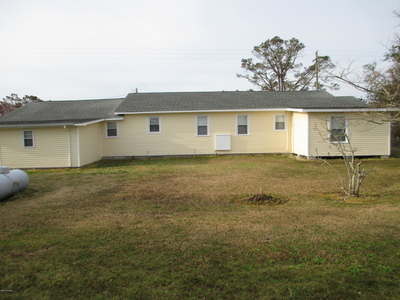 415 Cape Lookout Dr, Harkers Island, NC