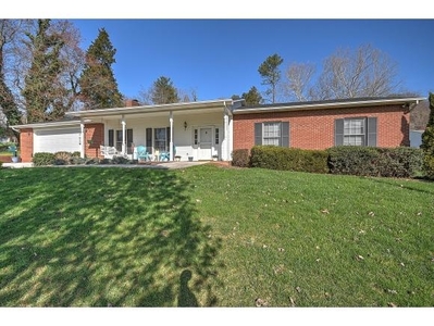105 Forest Edge Ct, Kingsport, TN
