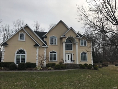 15 Grandview Rd, Central Valley, NY