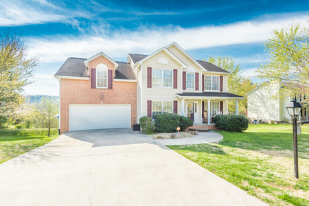 229 Country Walk Dr, Powell, TN