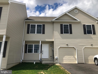 8 Creekside Dr, Wrightsville, PA