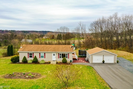 255 Pheasant Hill Dr, Kunkletown, PA