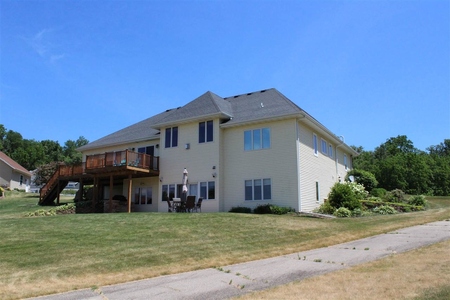 133 Valle Tell Dr, New Glarus, WI