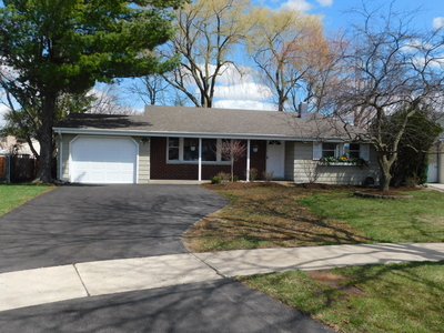 5 Forestway Ct, Buffalo Grove, IL