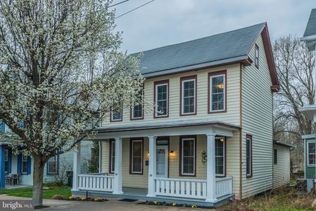 28 Broad St, Newville, PA