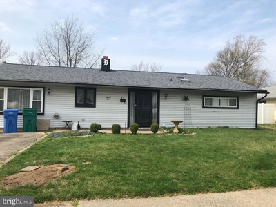 21 Old Pond Rd, Levittown, PA