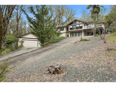 865 Jerry Dr, Lakeport, CA