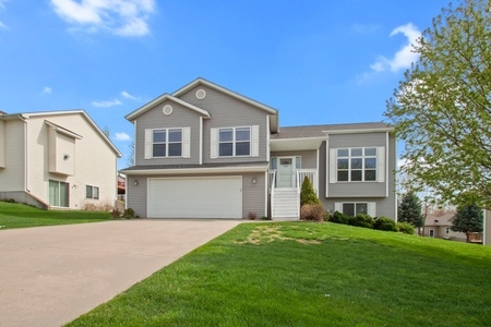 2024 Generry Dr, Coralville, IA