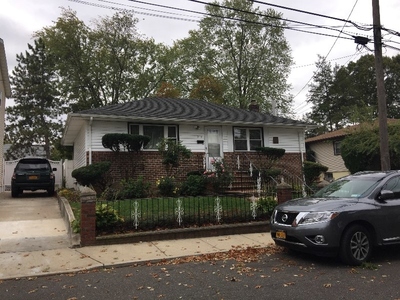 219 Frederick Ave, Floral Park, NY