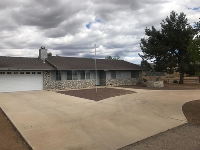 11025 Navajo Rd, Apple Valley, CA