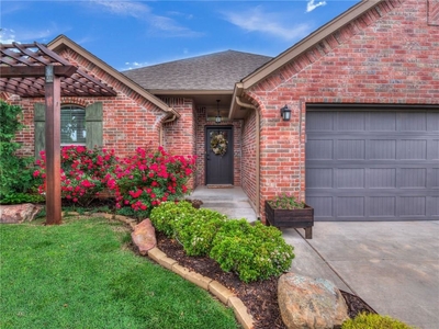 232 Asher Ct, Moore, OK