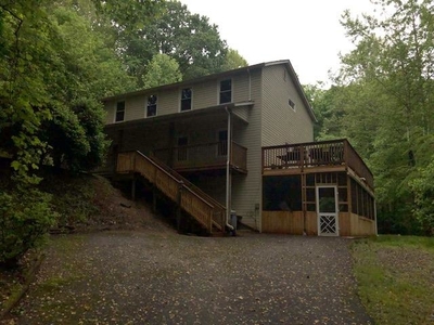 1205 Country Club Dr, Martinsville, VA