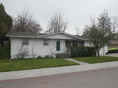 404 Circle Dr, Gillette, WY
