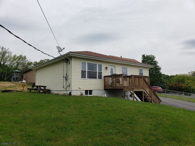1322 Carson Valley Rd, Duncansville, PA