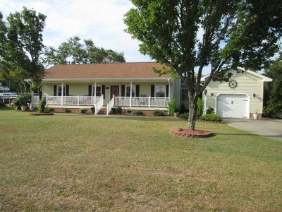 438 Bayview Dr, Harkers Island, NC
