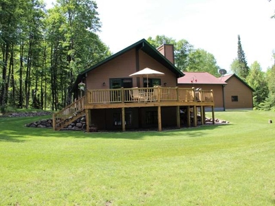 8208 Trails End Rd, Land O Lakes, WI