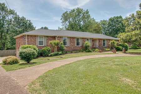 218 Montchanin Dr, Old Hickory, TN