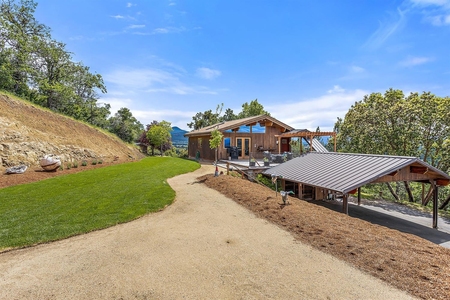 808 Mesa Dr, Eagle Point, OR