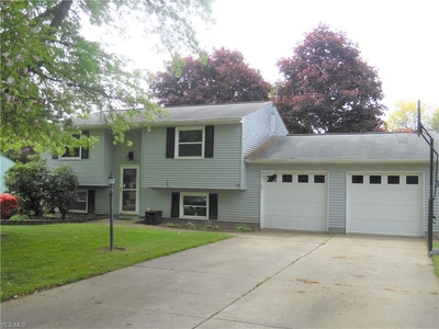 4860 Algonquin Trl, Stow, OH