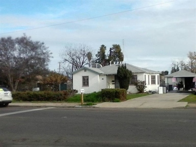 1352 N Millbrook Ave, Fresno, CA