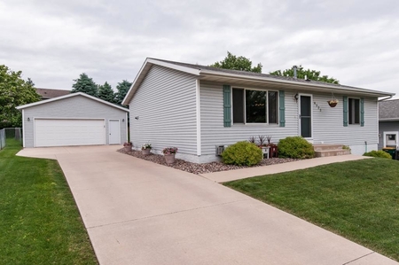 4323 Valley Dr, Rochester, MN