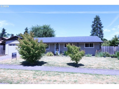5210 F St, Springfield, OR