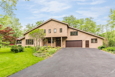 1200 Woodcrest Dr, Downers Grove, IL