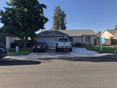 12451 Goldmine Ave, Waterford, CA