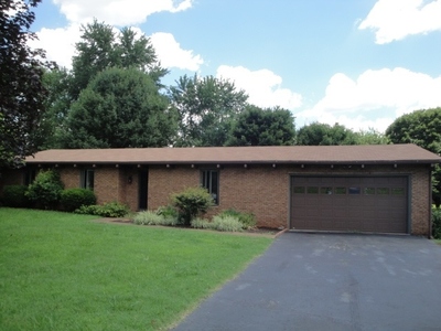 3126 Huntmaster Dr, Bowling Green, KY