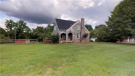 2614 Westfield Rd, Mount Airy, NC