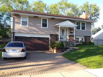 259 E Wrightwood Ave, Glendale Heights, IL