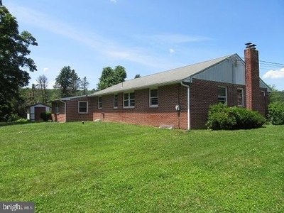 224 County Line Rd, Telford, PA