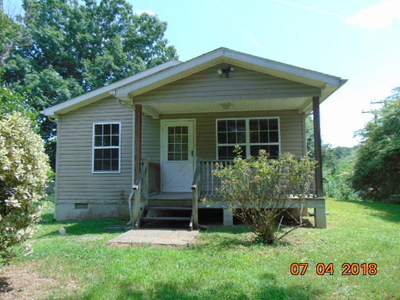 160 Midway Dr, Oliver Springs, TN