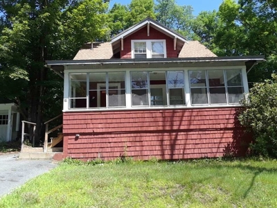 38 Pleasant St, Plymouth, NH