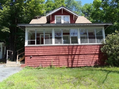 38 Pleasant St, Plymouth, NH