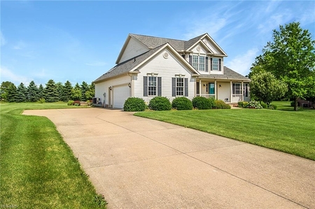 1555 Countryside Dr, Mogadore, OH