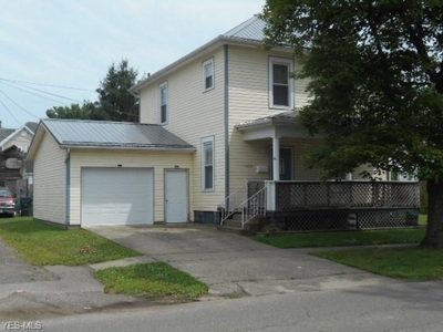 622 S 6th St, Coshocton, OH