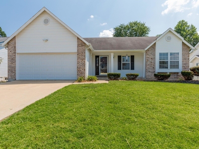 372 Misty Valley Dr, Saint Peters, MO