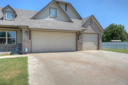 1499 Town And Country Dr, Sand Springs, OK