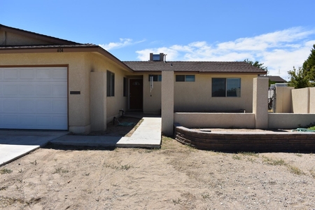 404 Fenmore Dr, Barstow, CA