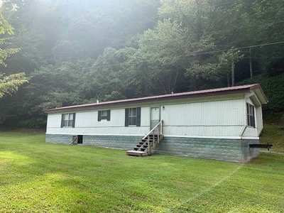 578 Akers Br, Banner, KY