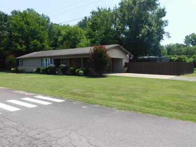 1205 W 2nd Pl, Russellville, AR