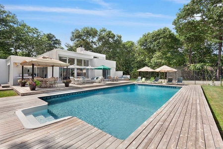 37 Fox Hollow Dr, East Quogue, NY