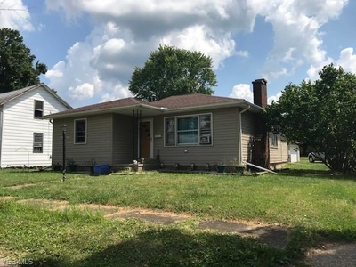 465 Spaulding Ave, Newcomerstown, OH