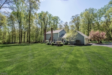 32 Willow Dr, Chester, NJ