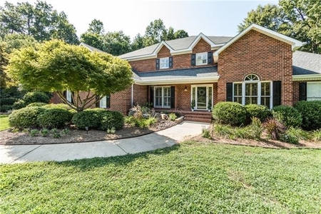 102 Woodstone Dr, Mount Holly, NC