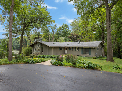 1n301 Indian Knoll Rd, West Chicago, IL