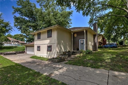 1214 Michele Dr, Excelsior Springs, MO