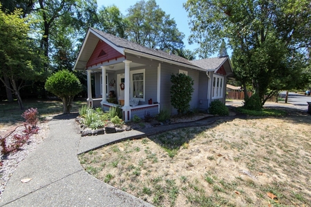 1050 Nw Hawthorne Ave, Grants Pass, OR