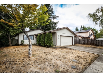 4880 A St, Springfield, OR